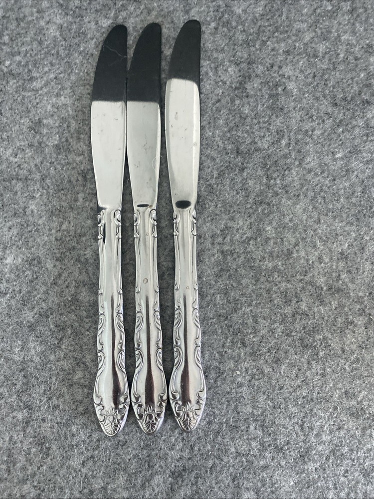 3 TOWLE/SUPREME CUTLERY STAINLESS FLATWARE, "PIERRE" PATTERN, DINNER KNIVES