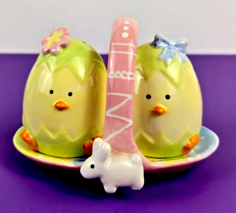 NWT Pfaltzgraff Spring Chicks Salt and Pepper Set with Caddy