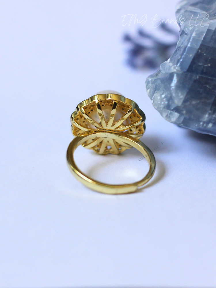 White Edison Pearl Flower Ring