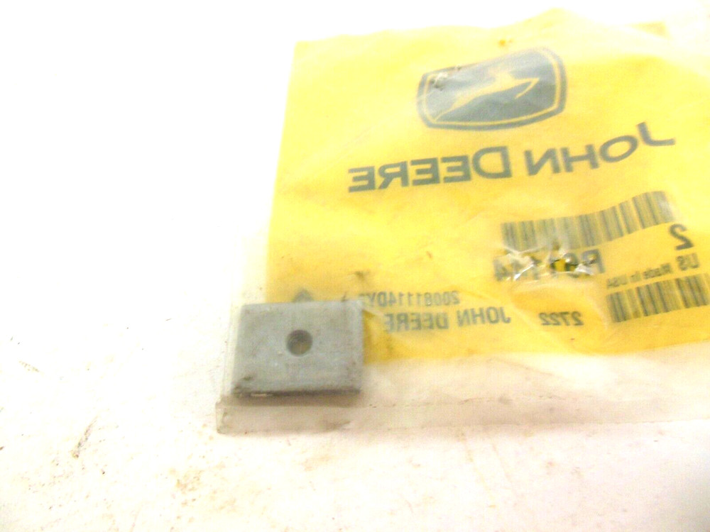 JOHN DEERE LINE RETAINER CLAMP R61144