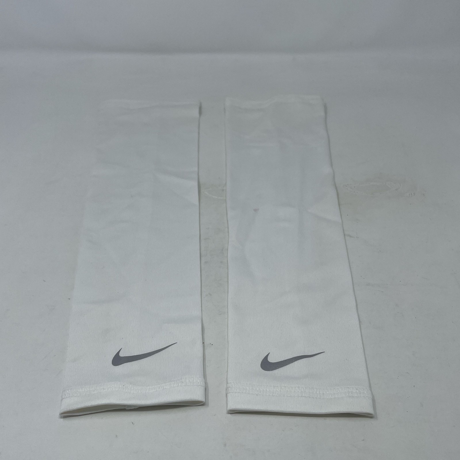 Nike Lightweight Running Arm Sleeves S/M White/Silver Pair