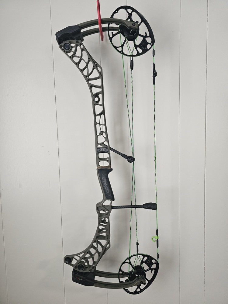 Mathews Phase 4 33 Compound Bow