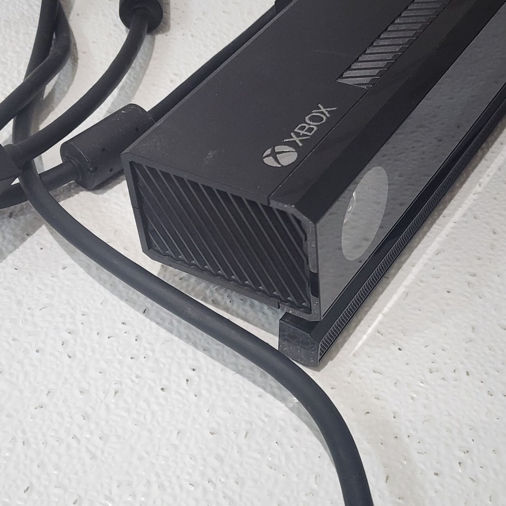 Microsoft Xbox One Kinect Sensor Camera - Black OEM Model 1520 + MOUNT And Cover