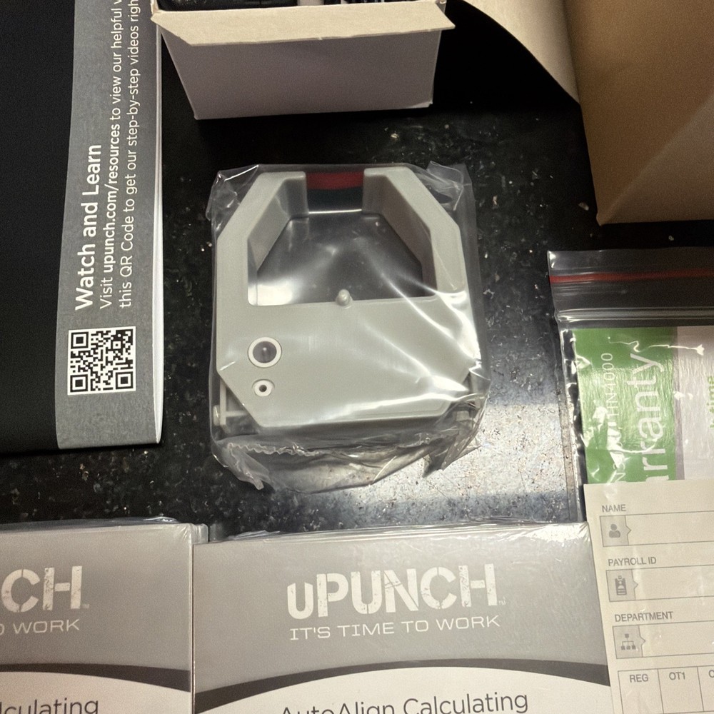 UPUNCH Auto-Align Calculating Time Clock Bundle UB2300 With Time Cards