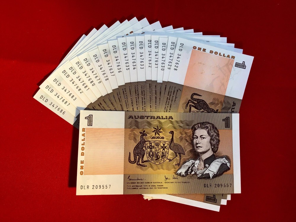 Australian Decimal Paper $1 Note a UnCirculated Condition. In Serial Sequence.