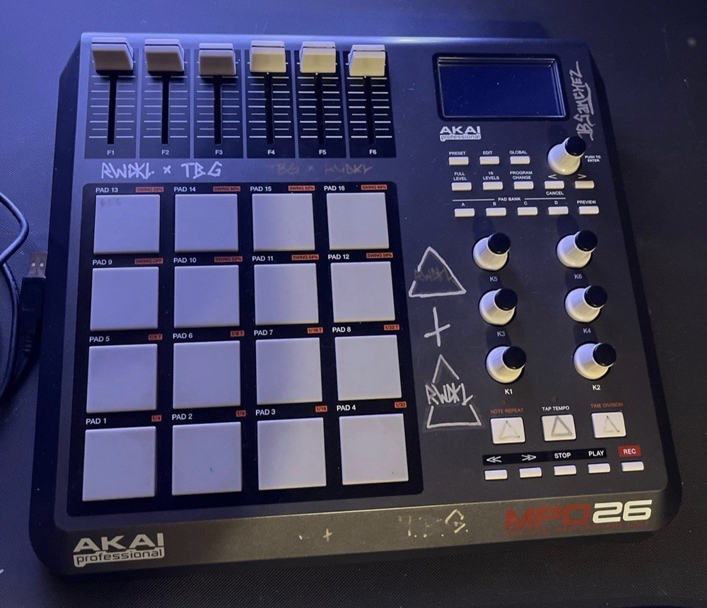 AKAI Professional MPD26 USB/MIDI Pad Controller