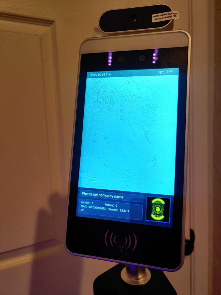 Face Recognition Dynamic Detection Temperature Scanner Kiosk Freestanding Base