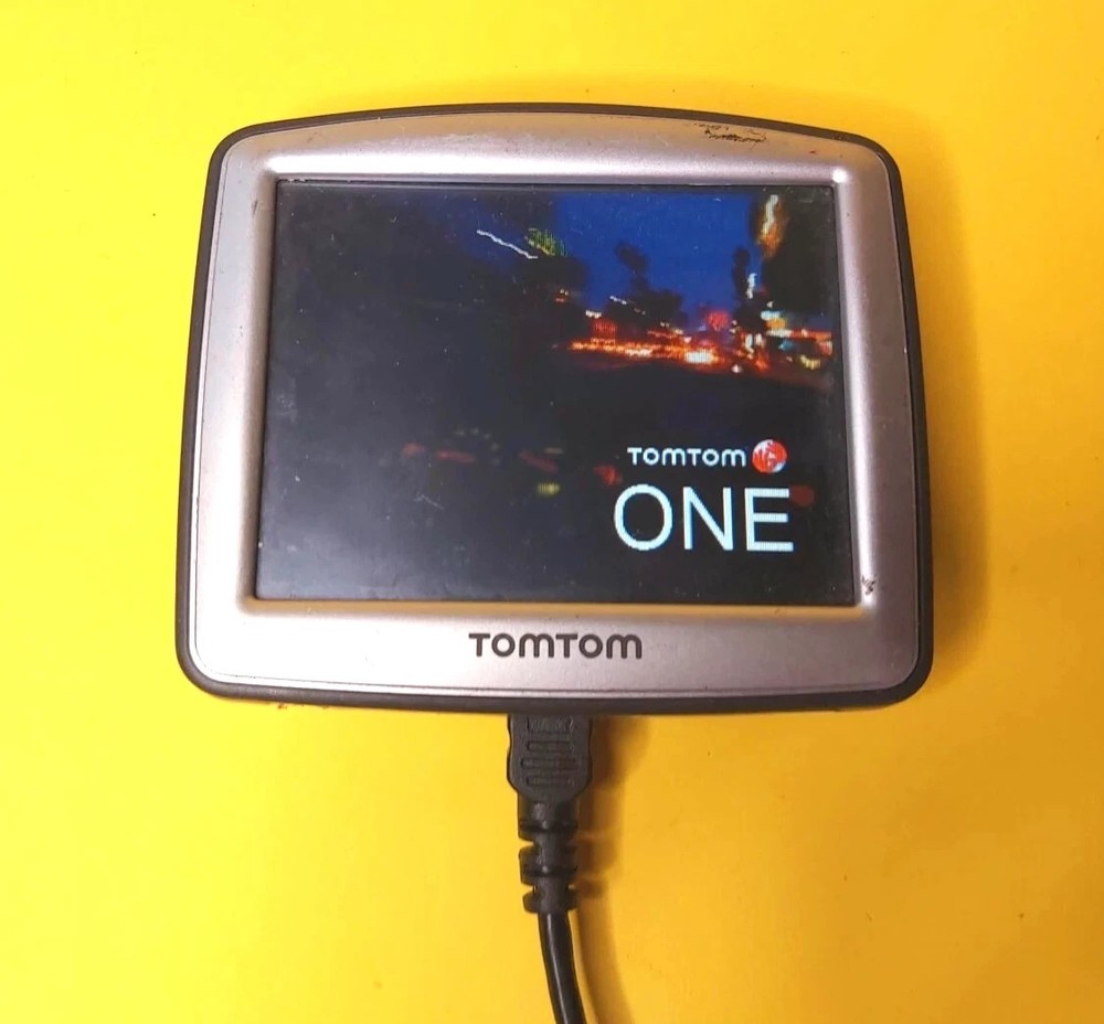 🔥 TOMTOM ONE GPS PORTABLE NAVIGATION DEVICE COMPACT 2D 3D MAPS 3.5" TFT LCD USB