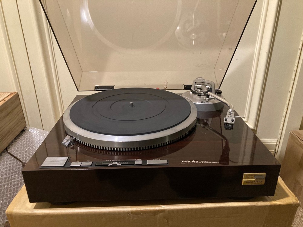 Technics SL M2 direct drive quartz lock turntable