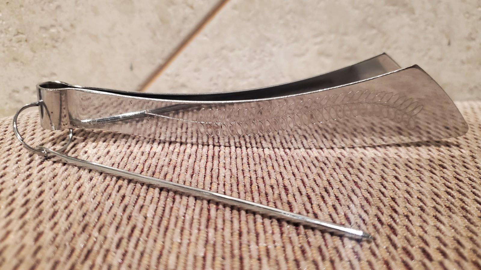 Apple on Top AoT White Hookah Horizontal -Easy to Clean and Use