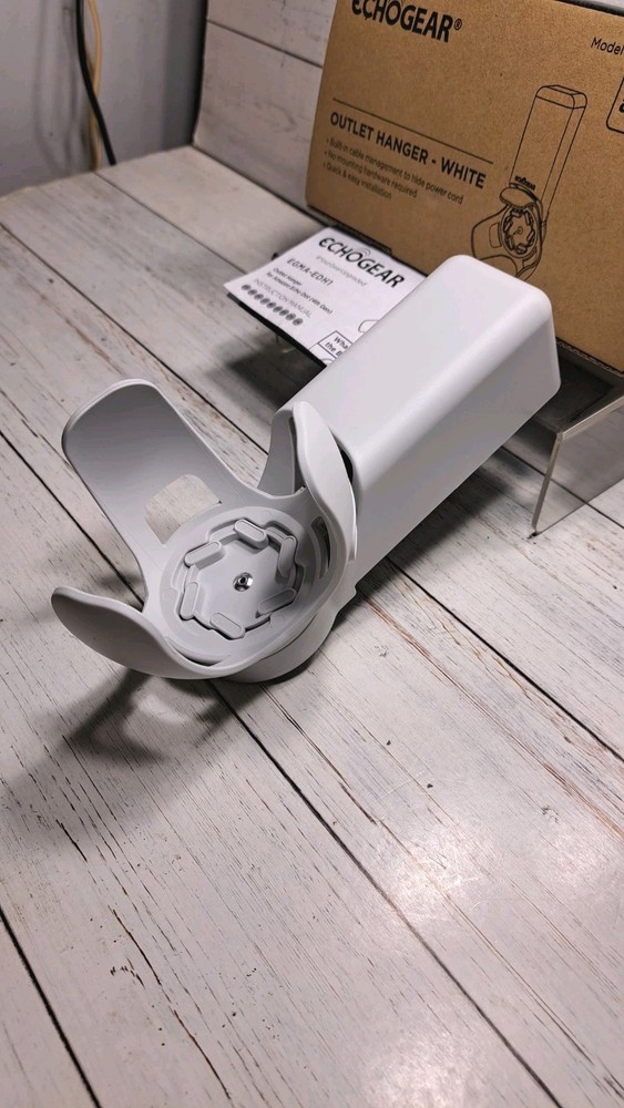 Outlet Hanger Amazon Outlet Hanger, White, for Echo Dot 4th generation