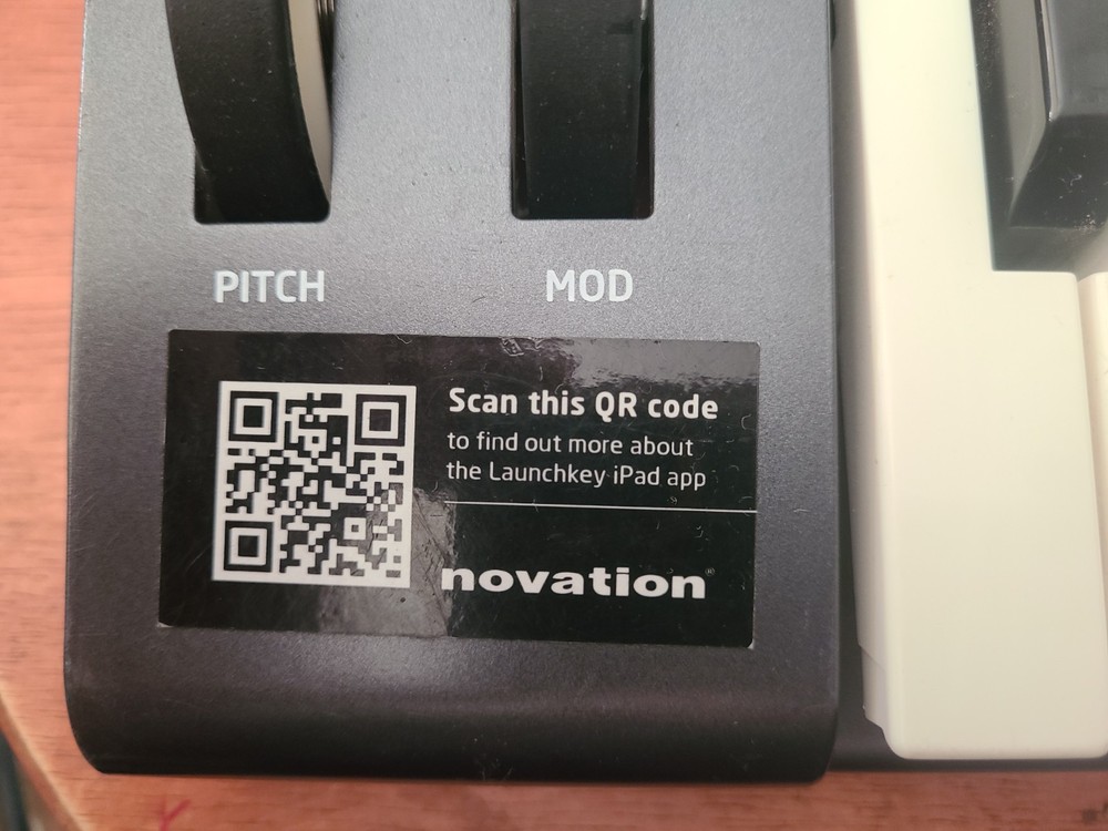 Novation Launchkey 25 MIDI keyboard controller - No Power Cord