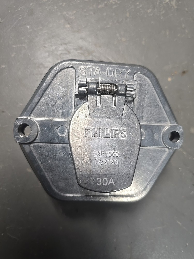 Phillips 7-Way Split Pin Extended Barrelwith 30A Circuit Breakers