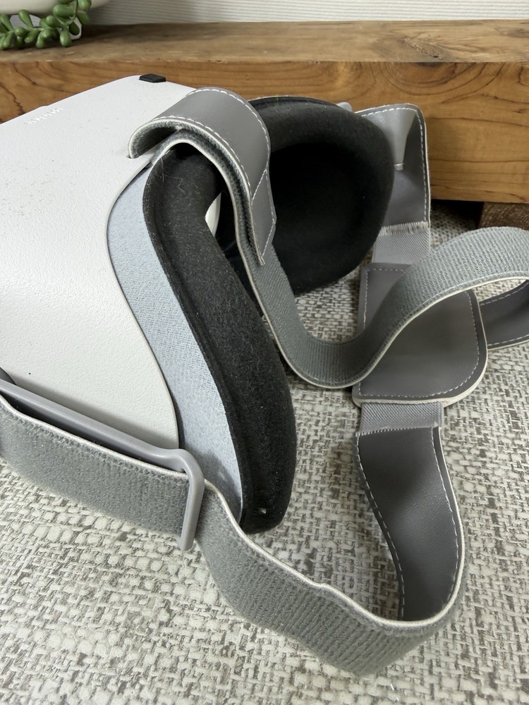 DESTEK V5 VR Headset for Virtual Reality With Controller Orig Paperwork Untested