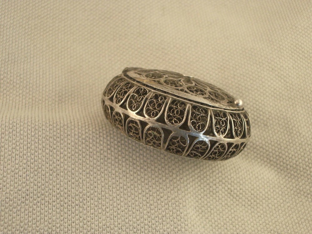 ANTIQUE SILVER FILIGREE BOX