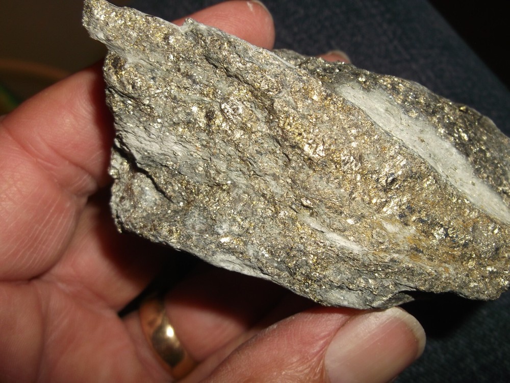 Gold, silver, copper, 271 grams samples ,ore high grade .
