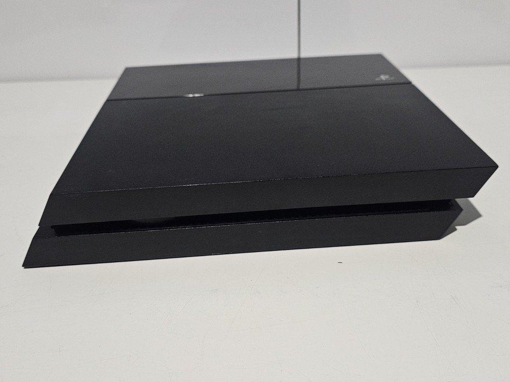 Sony PlayStation 4 PS4 Console – 500GB – Controller, Cables & 3 Games Bundle