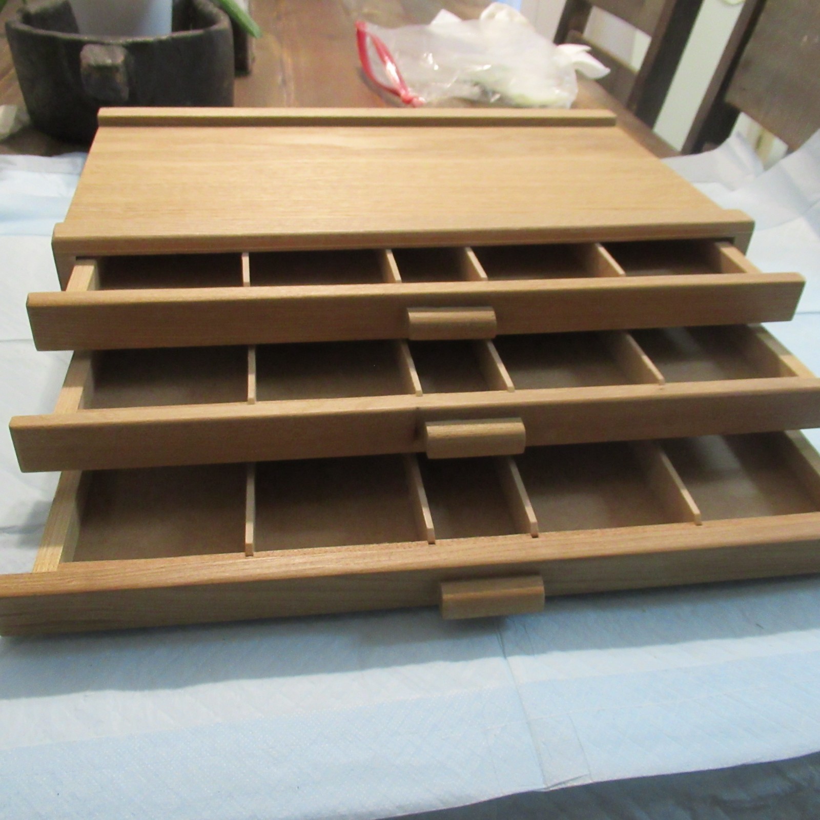 USART SUPPLY 3 DRAWER PAINTING ART CASE