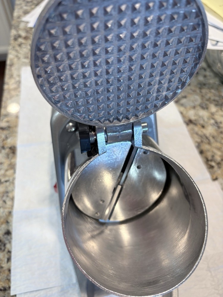 Reespring Shaved Ice Machine Ice Crusher Snow Cone Machine with Stainless Ste...