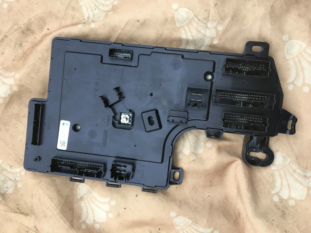 Tesla Model 3 Left Low Voltage Body Control Module ECU 1078673-00-E