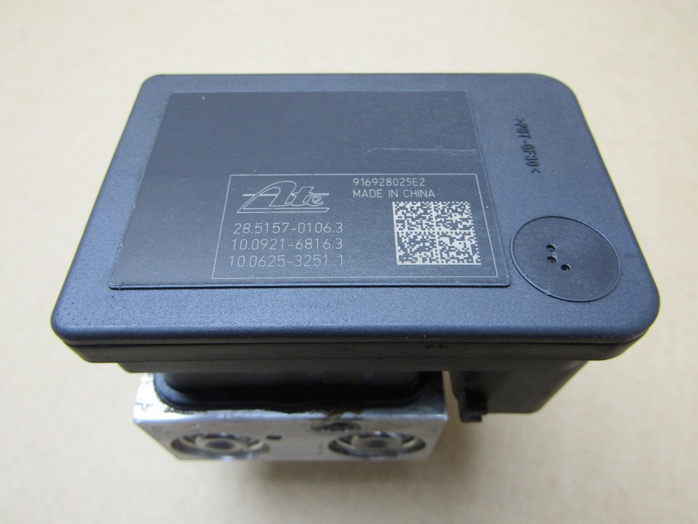 Triumph Bonneville Bobber 2016 ABS pump control module (13946)
