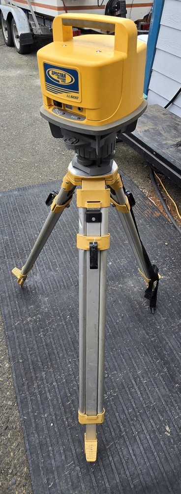 Leveling Staffs Dewalt Tripod Spectra Precision Laser LL 500 Apache Detector