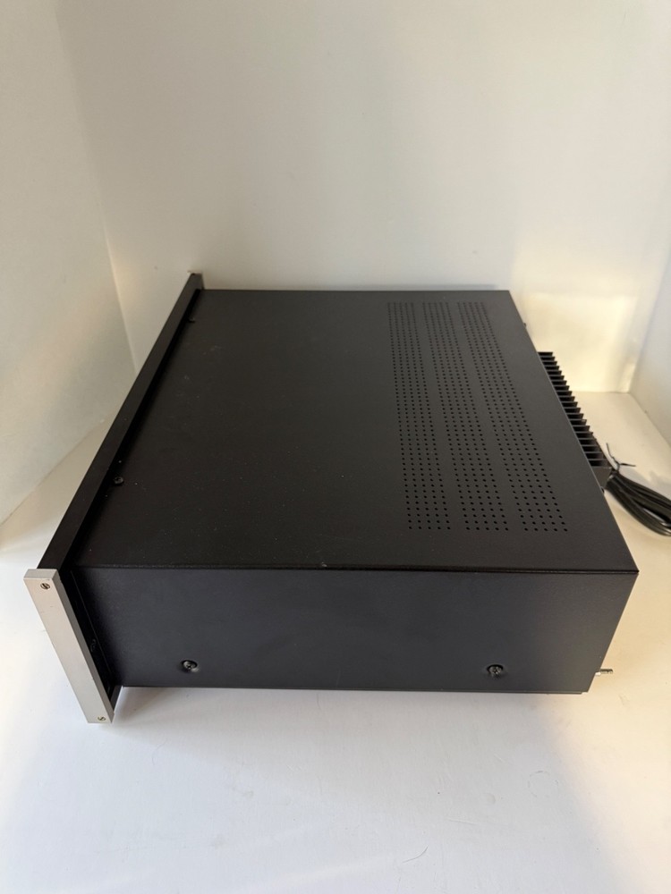 MCINTOSH MCD7000 COMPACT DISC PLAYER - AS IS