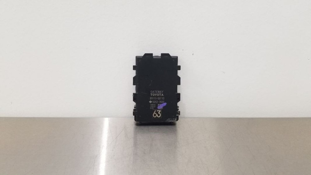 18 LEXUS LS500 NETWORK GATEWAY CONTROL MODULE 8911150110