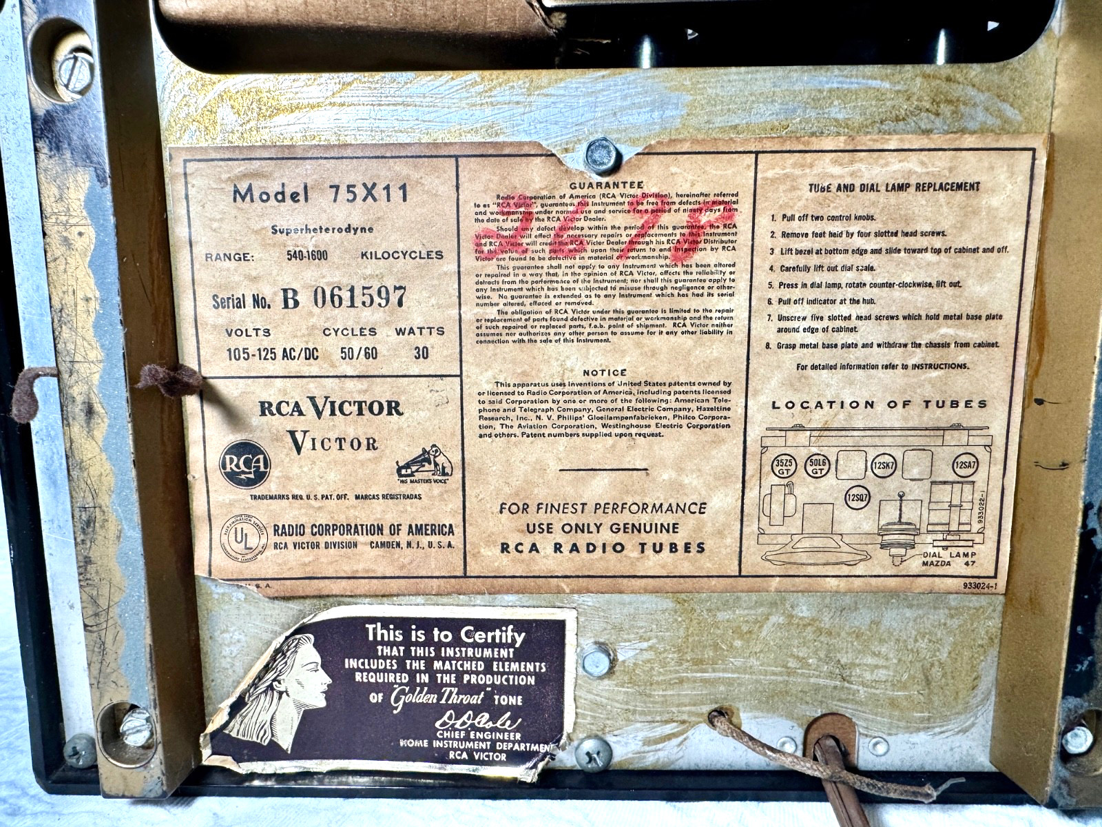 Vintage RCA Victor Table Radio Model 75X11 30 Watts Golden Throat Tone - WORKING