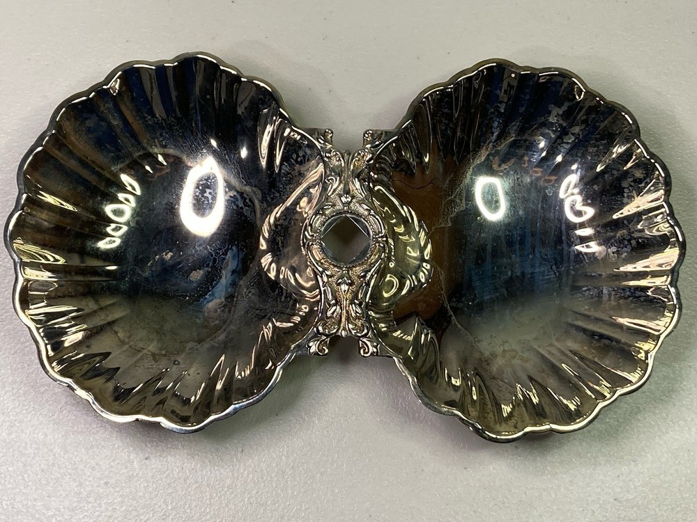 Beautiful Vintage 2 Section Appetizer Dish Swan Pick Holder Center Silverplate