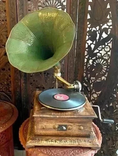Vintage Gramophone, Fully Functional Working Phonograph, win-up record player