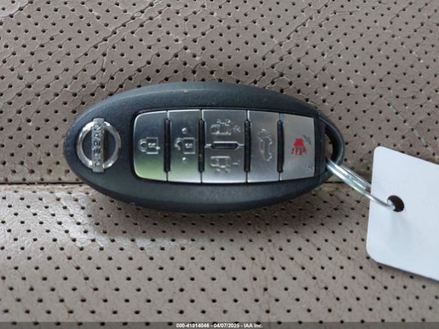 QUEST 2012 Glove Box 4711301