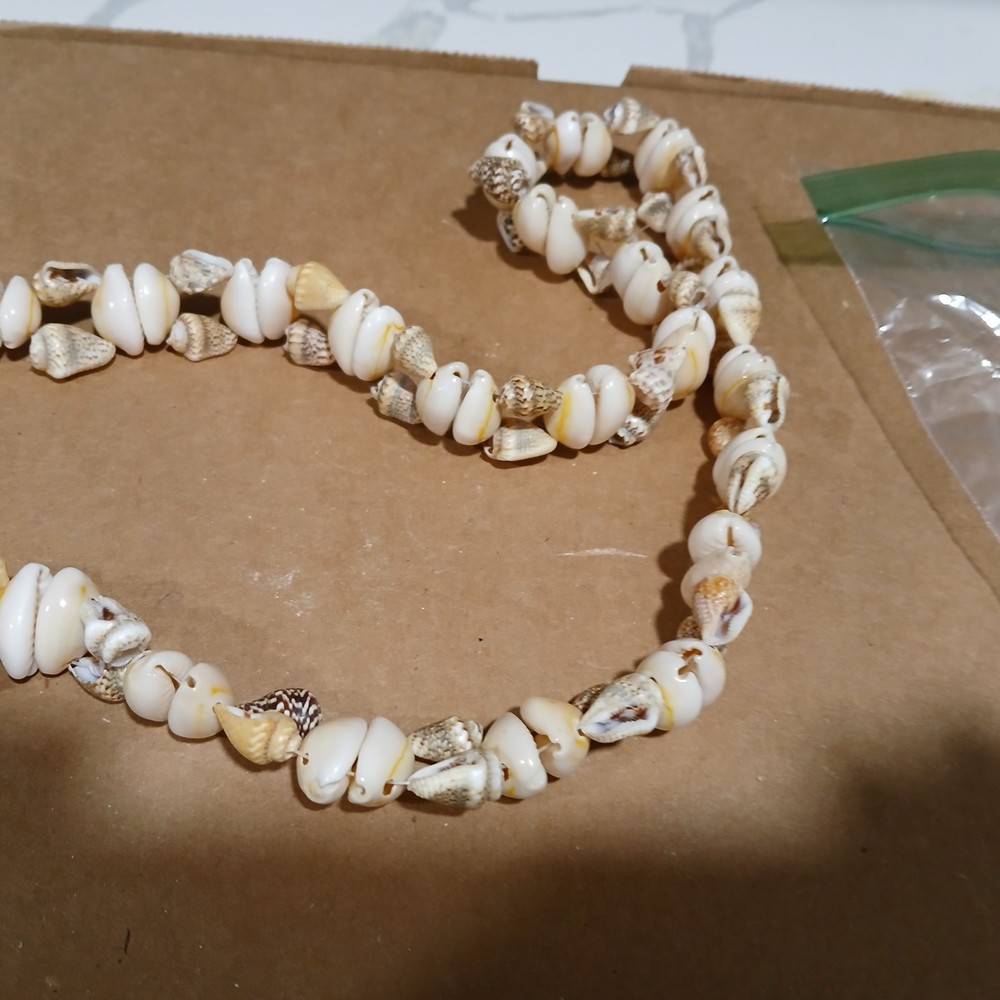Broken Sea Shell Necklass With Small Holed SeaShells