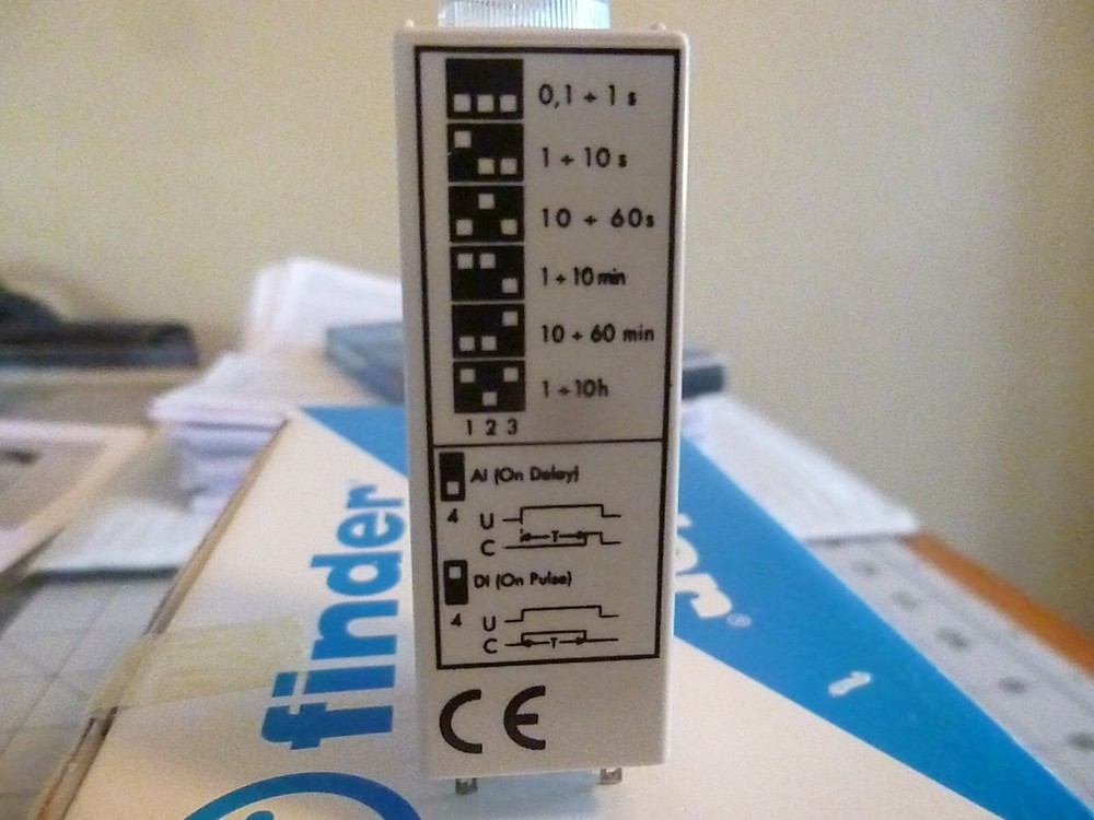 Finder 85.32.0.024 Plug-In Multi-Function Timer - 10A - 250V~ - With Clip - NEW