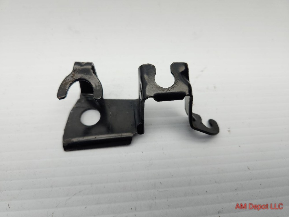 2009 BMW 135i 128i E82 E88 Front Left ABS Sensor Cable Holder / Bracket 6770629