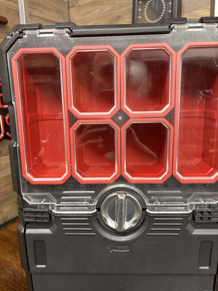 Keter Masterloader Resin Rolling Tool Box with Masterloader