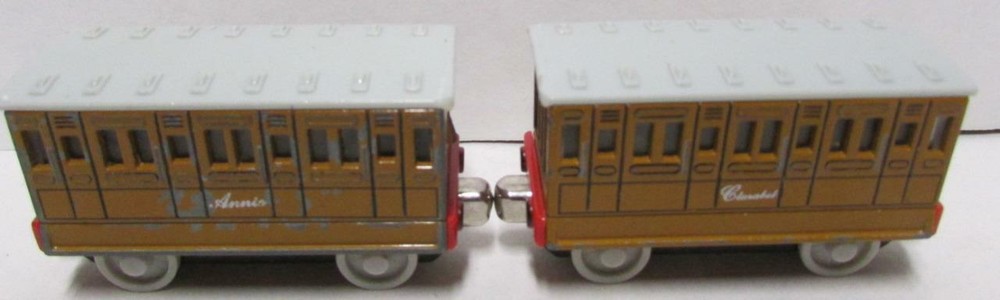 Gullane Thomas 2 wagons Annie Clarabel 2002 Diecast