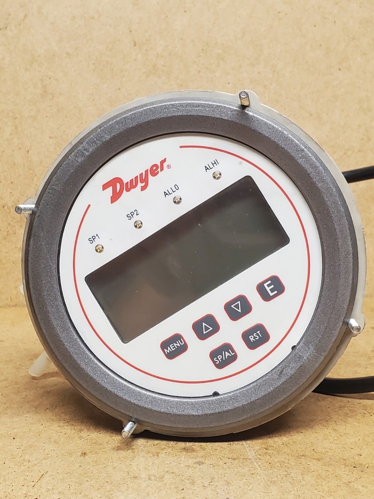 Dwyer DH3-006  Digihelic Differential Pressure Controller