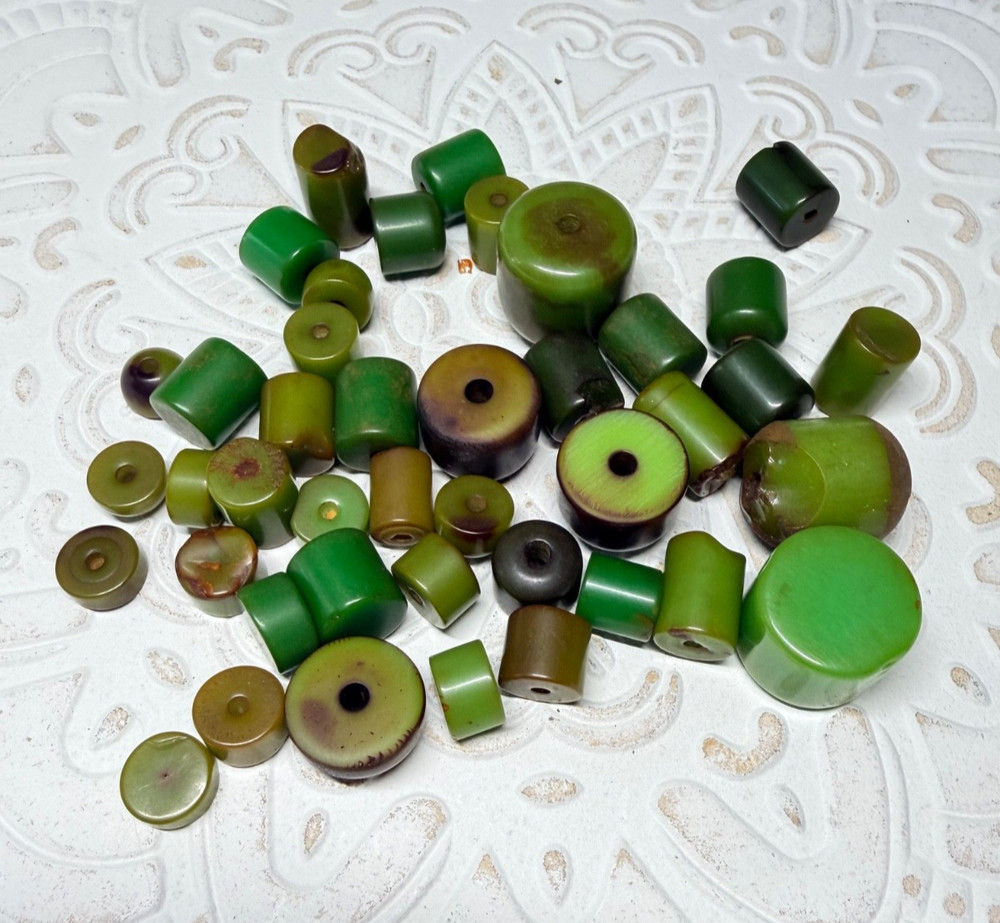 107 Grams Antique Bakelite\Catalin Single Pieces Rods In Different Sizes.