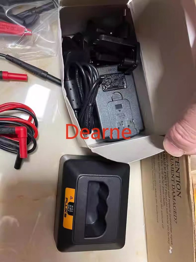Fluke 744 Documenting Multifunction Process Calibrator & Leads, Battery, Charger