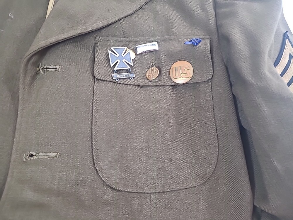 Vtg US Army Sergeant Technician 3rd Class uniform Jacket With Pins WW2 FLAWS