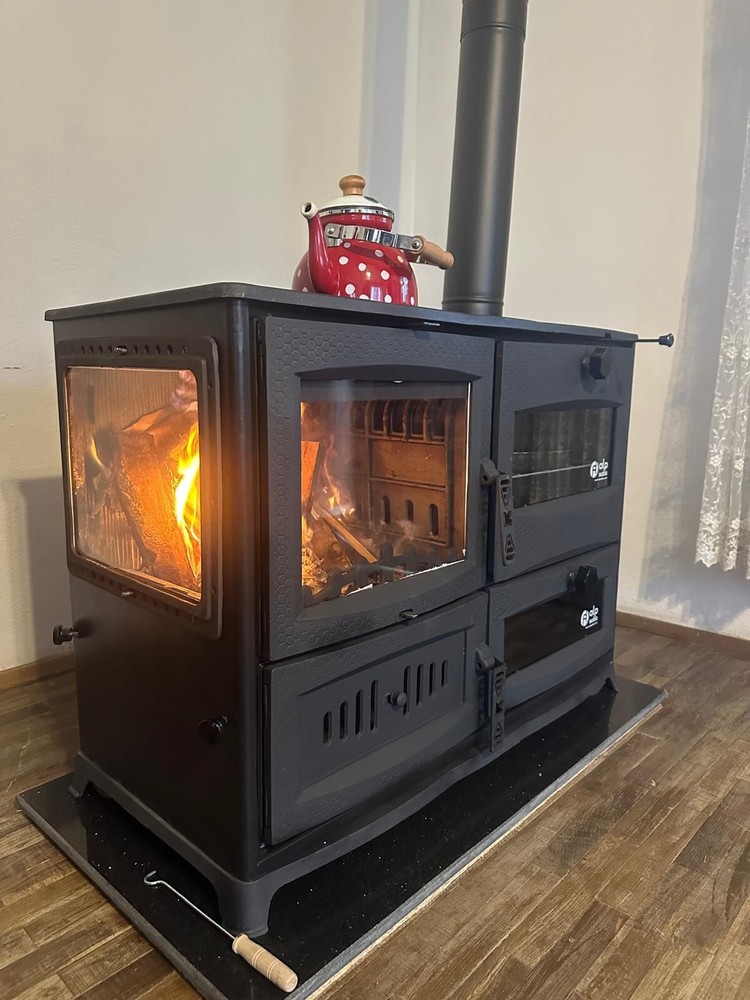 Wood burning kitchen stove, with double oven