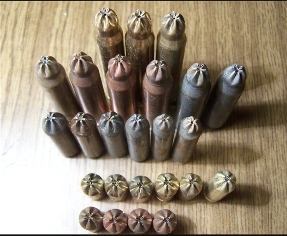 Crimp starter for blank cartridges.