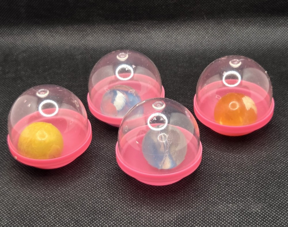 4 Vending Machine Vintage Capsules With Bouncy Balls