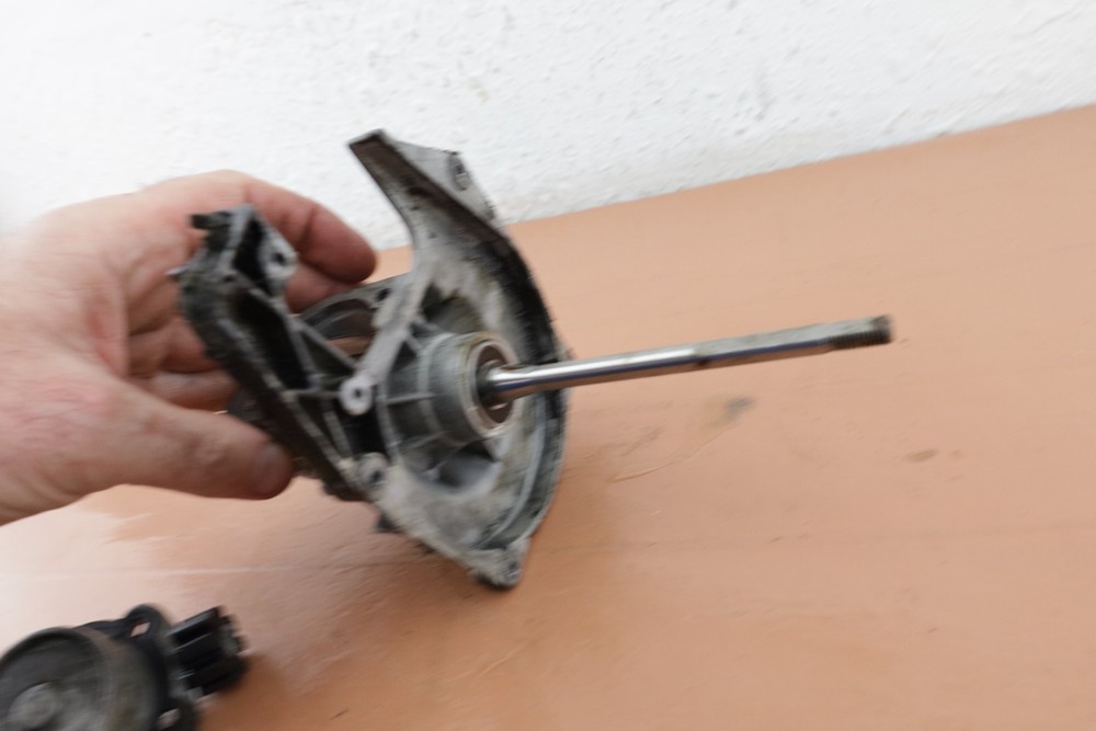 Weed Eater BV 2000 Blower OEM Crankcase 049427