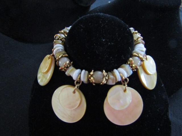 VINTAGE MOP DOUBLE DISK STRWTCH GOLD BRACELET