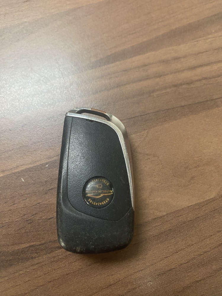 3 BUTTON KEY FOB USED