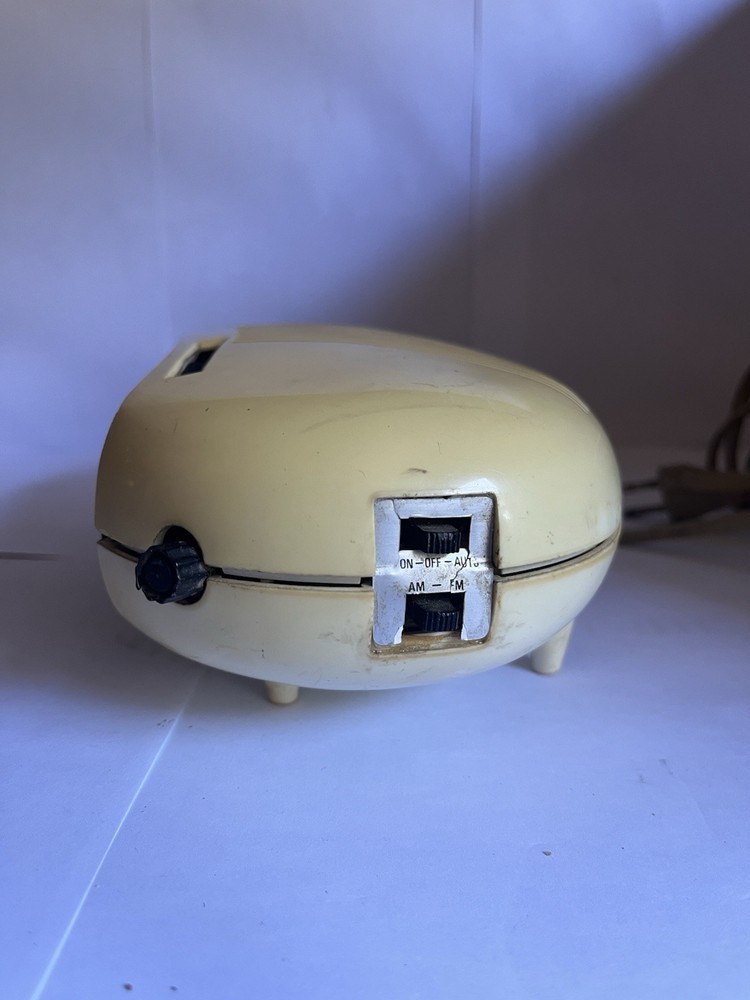 Original Model DC-1600 Plug Digital Clock Radio