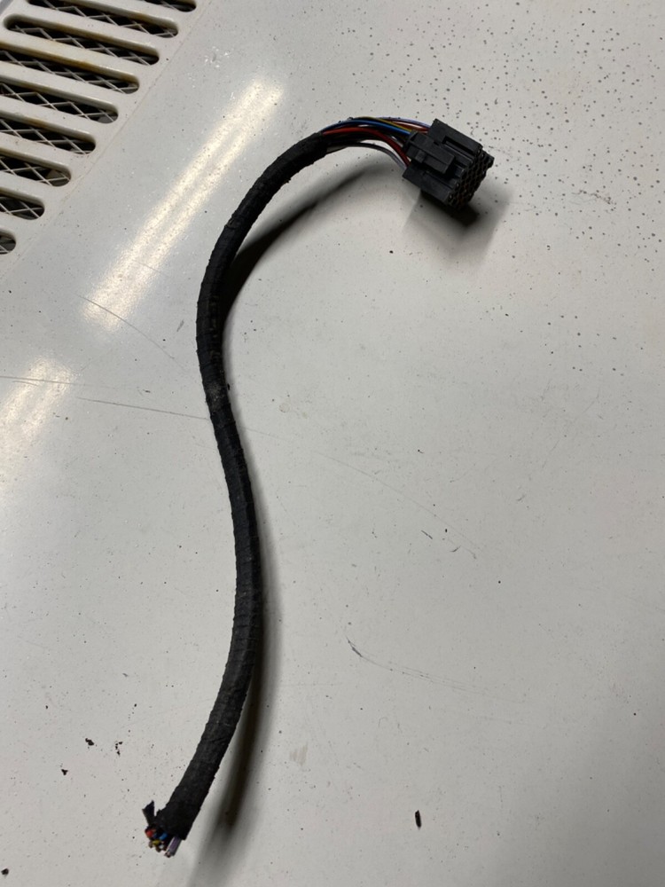 Factory Audio Amplifier Sound System BMW E30 325i OEM plug