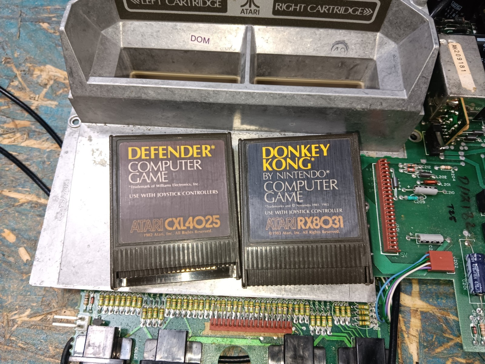 Atari 800 BAREBONES Motherboard-FULL RAM-GAMES-BASIC & MONKEY II-GOOD-SEE ALL